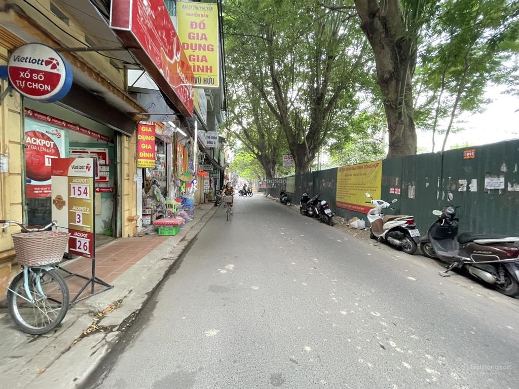 117/125 m2  mặt tiền 7,4 m  tòa nhà văn phòng mặt phố vũ hữu , 7 tầng mới hoàn thiện .