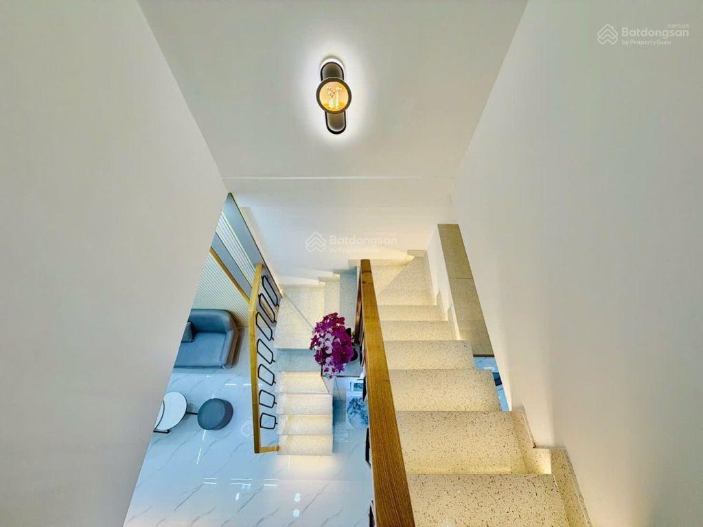 Full nội thất ở ngay  góc 2mt hẻm thống nhất gv  2 tầng  36m2  3,87tỷ (tl)