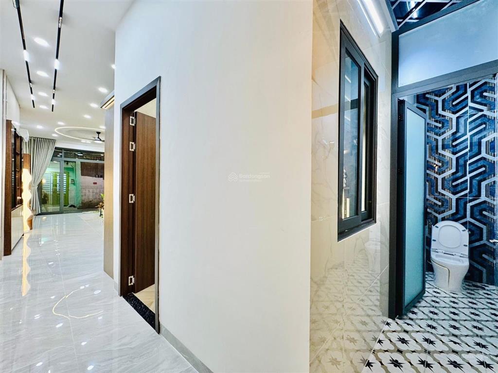 Chính chủ cần bán, đường trần quang diệu, p13, q3, dt 64,7m2, cho thuê 26tr, sổ riêng