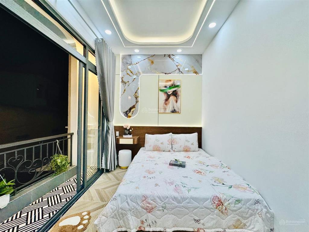Chính chủ cần bán, đường trần quang diệu, p13, q3, dt 64,7m2, cho thuê 26tr, sổ riêng
