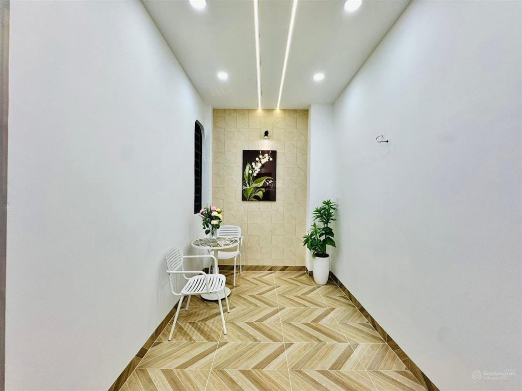 Chính chủ cần bán, đường trần quang diệu, p13, q3, dt 64,7m2, cho thuê 26tr, sổ riêng