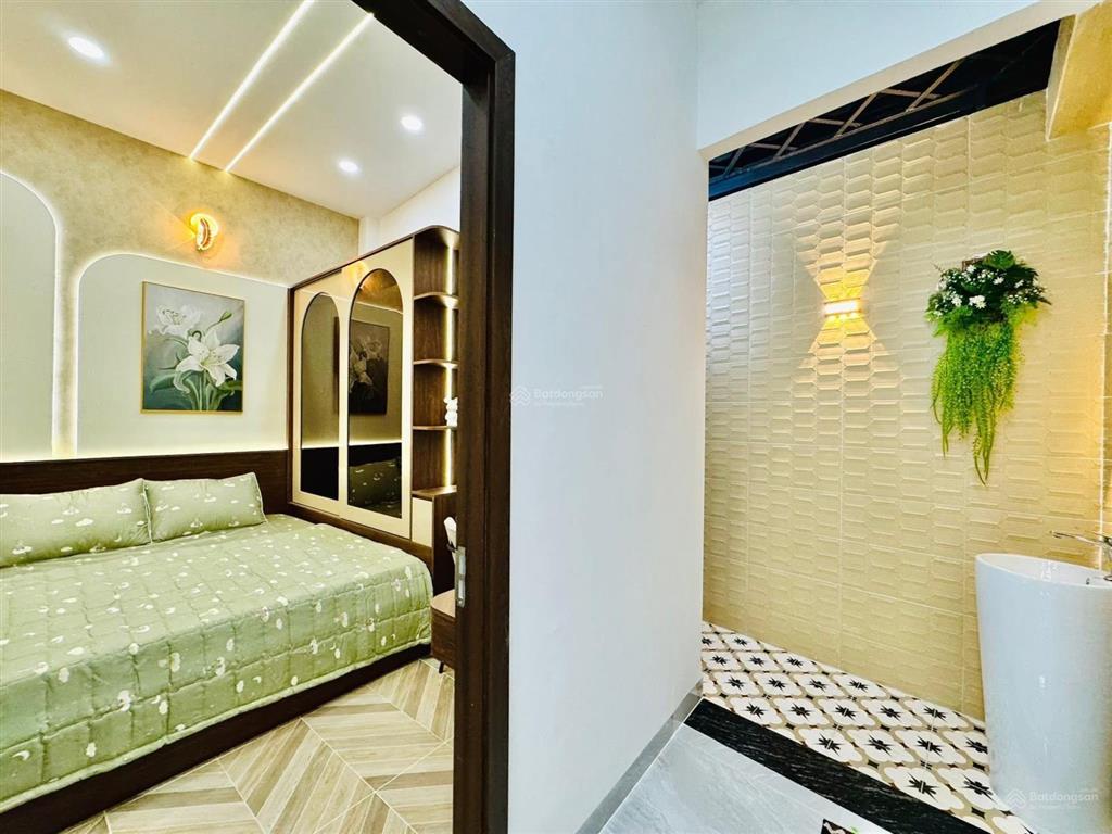 Chính chủ cần bán, đường trần quang diệu, p13, q3, dt 64,7m2, cho thuê 26tr, sổ riêng