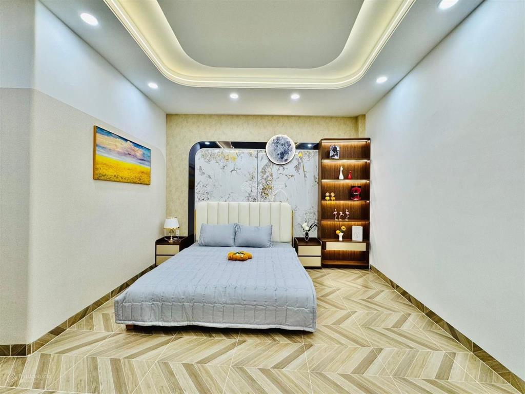 Chính chủ cần bán, đường trần quang diệu, p13, q3, dt 64,7m2, cho thuê 26tr, sổ riêng