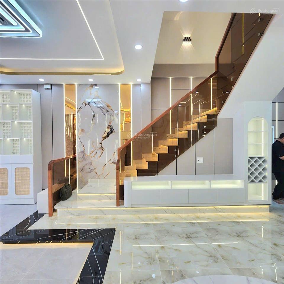 Nhà đẹp sẵn nội thất, hoàng hoa thám, p12, bình thạnh, dt 67,5m2,giá 3tỷ200 cho thuê 25tr, sổ riêng
