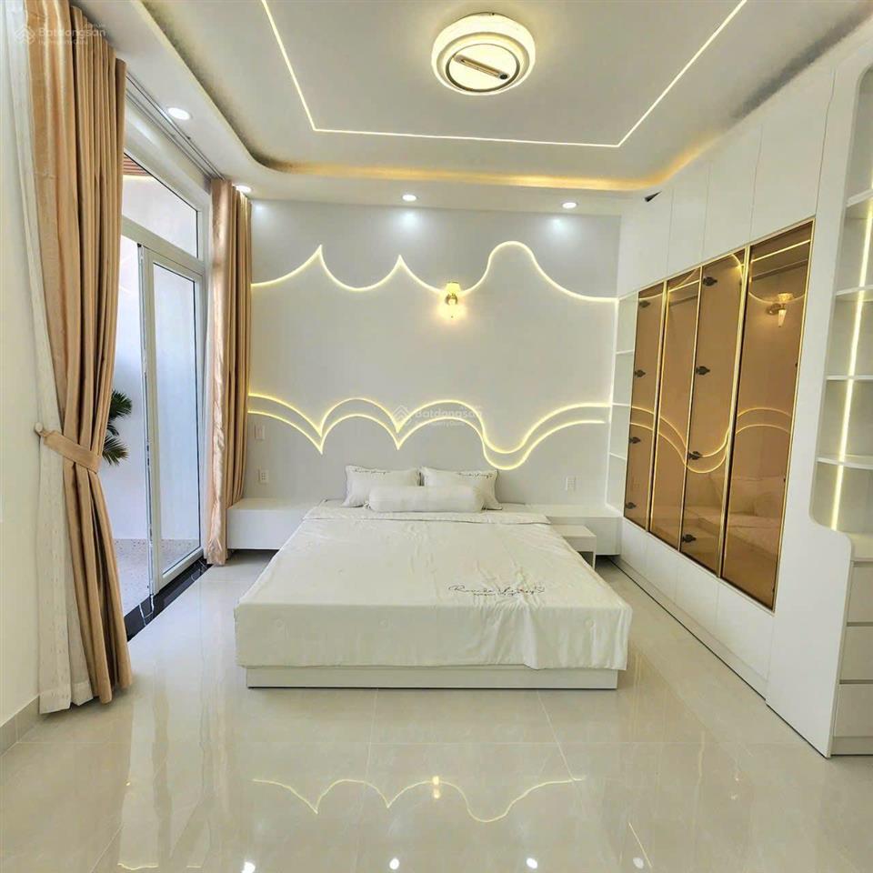 Nhà đẹp sẵn nội thất, hoàng hoa thám, p12, bình thạnh, dt 67,5m2,giá 3tỷ200 cho thuê 25tr, sổ riêng