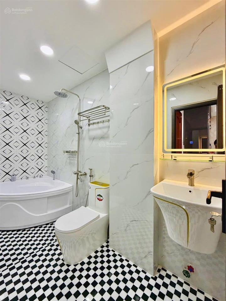Giá tốt hơn thị trường,đ.phan xích long,.p1,phú nhuận,dt 67,5,giá 3ty650tr, cho thuê 25tr, sổ riêng