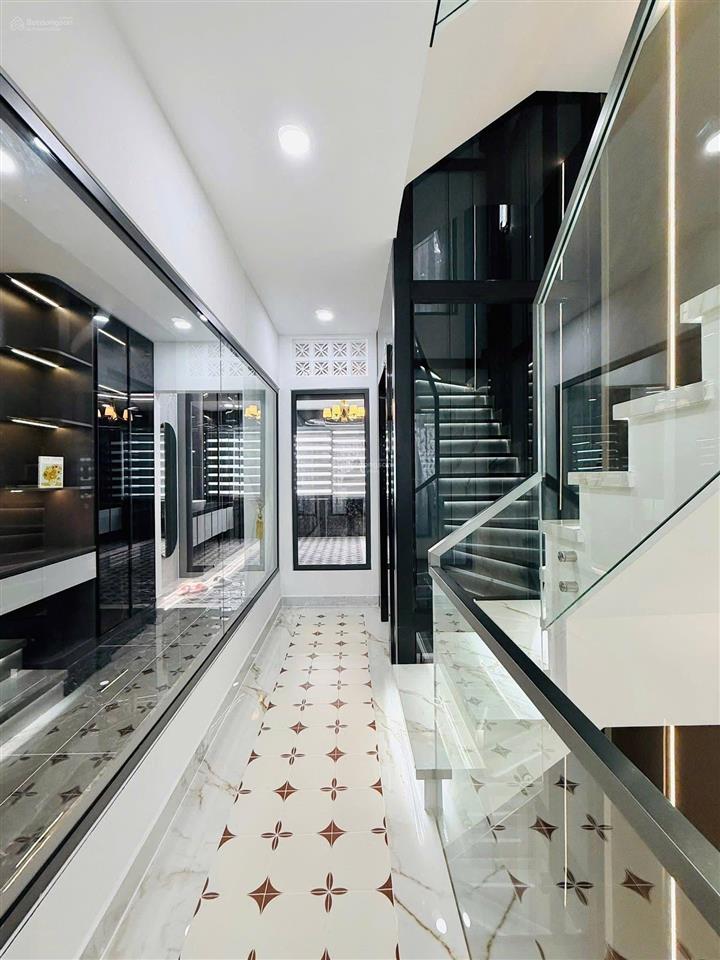 Chủ đi nước ngoài,nguyễn đỗ cung,p.tây thạnh,tân phú,dt90,1m2,giá 5tỷ300tr,cho thuê 32tr,sổ riêng.