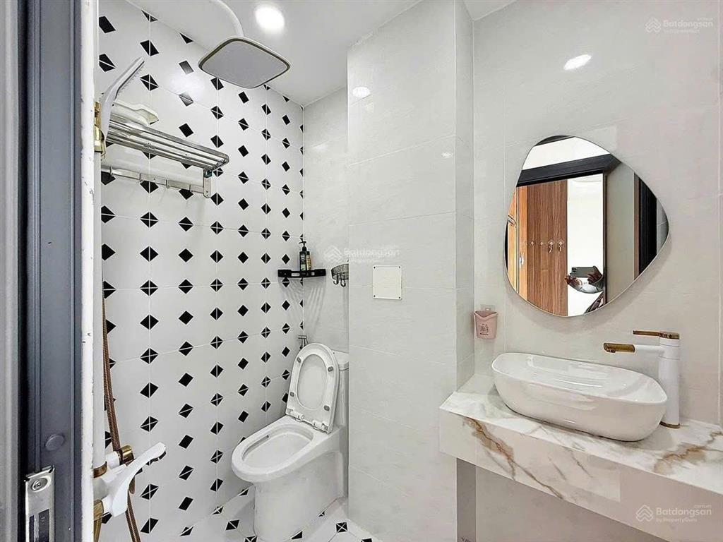 Nhà bán gấp giá ngộp tại lý thường kiệt, p7, tân bình, dt 85,3m2, cho thuê 26tr, sổ riêng