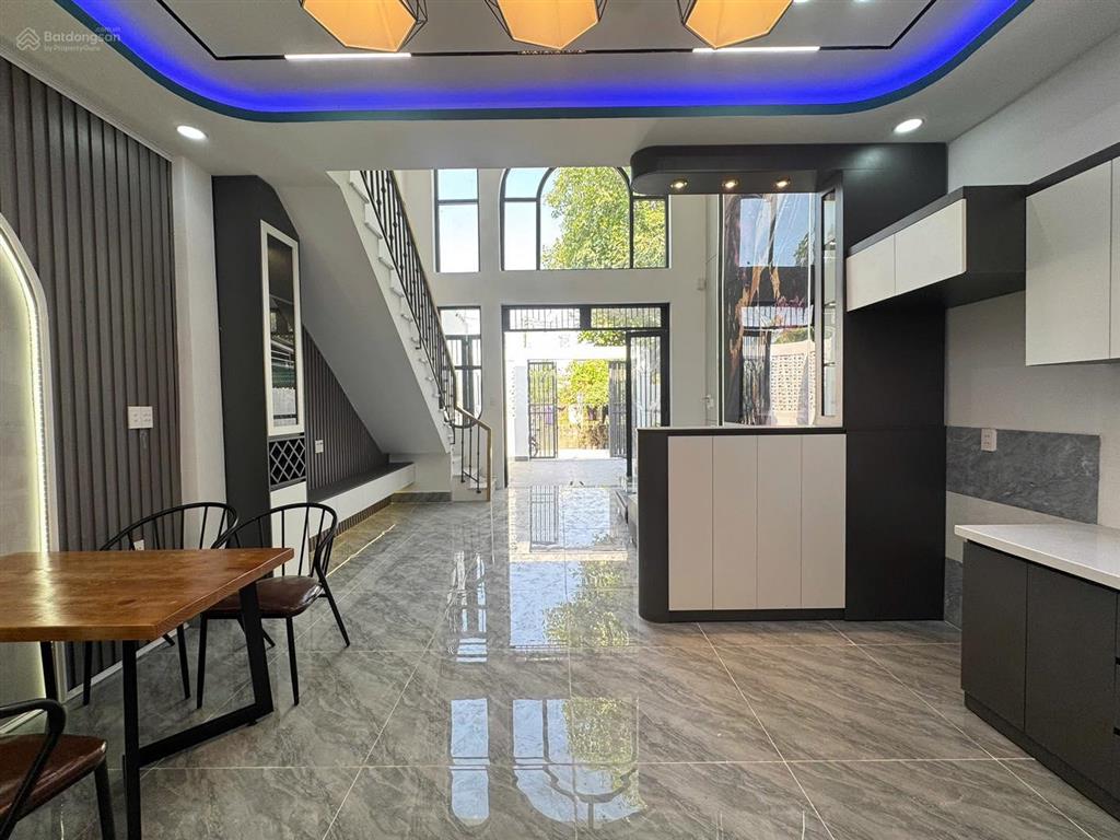 Nhà góc hiếm trần não, p bình an, q2, dt 100m2, giá 4tỷ300tr, cho thuê 32tr, sổ riêng
