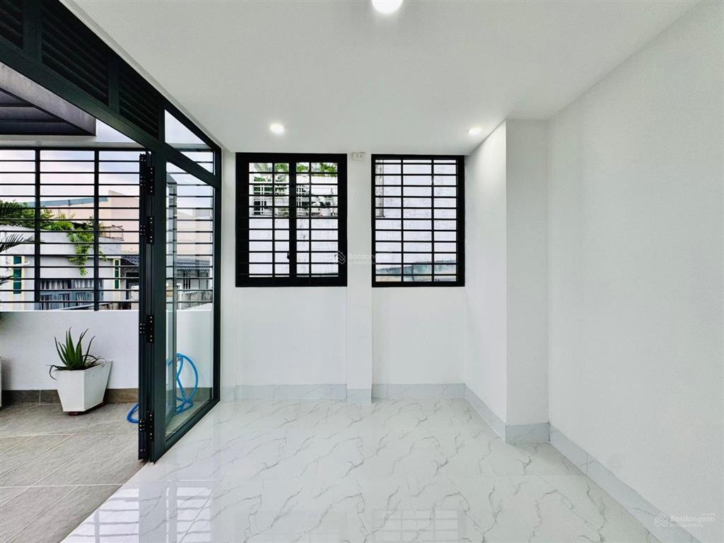 Nhà đẹp khu vực q10, đường cao thắng, p12, dt 72m2, giá 3tỷ780tr,cho thuê 27tr/tháng,sổ hồng riêng.