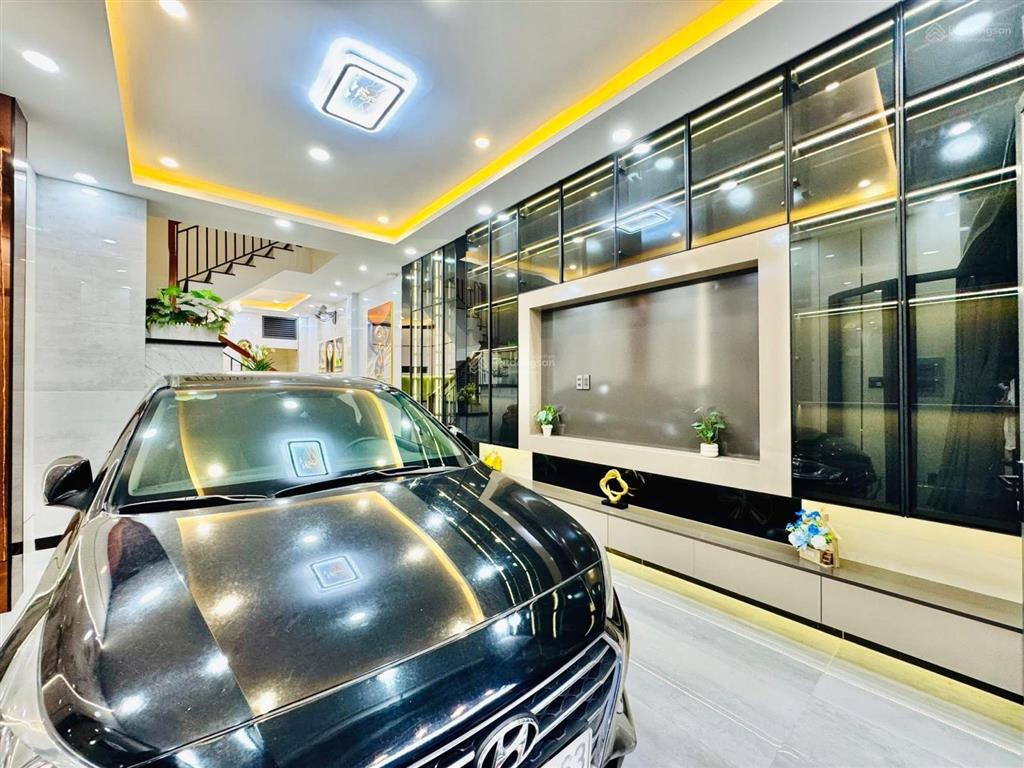 Nhà đẹp khu vực q10, đường cao thắng, p12, dt 72m2, giá 3tỷ780tr,cho thuê 27tr/tháng,sổ hồng riêng.