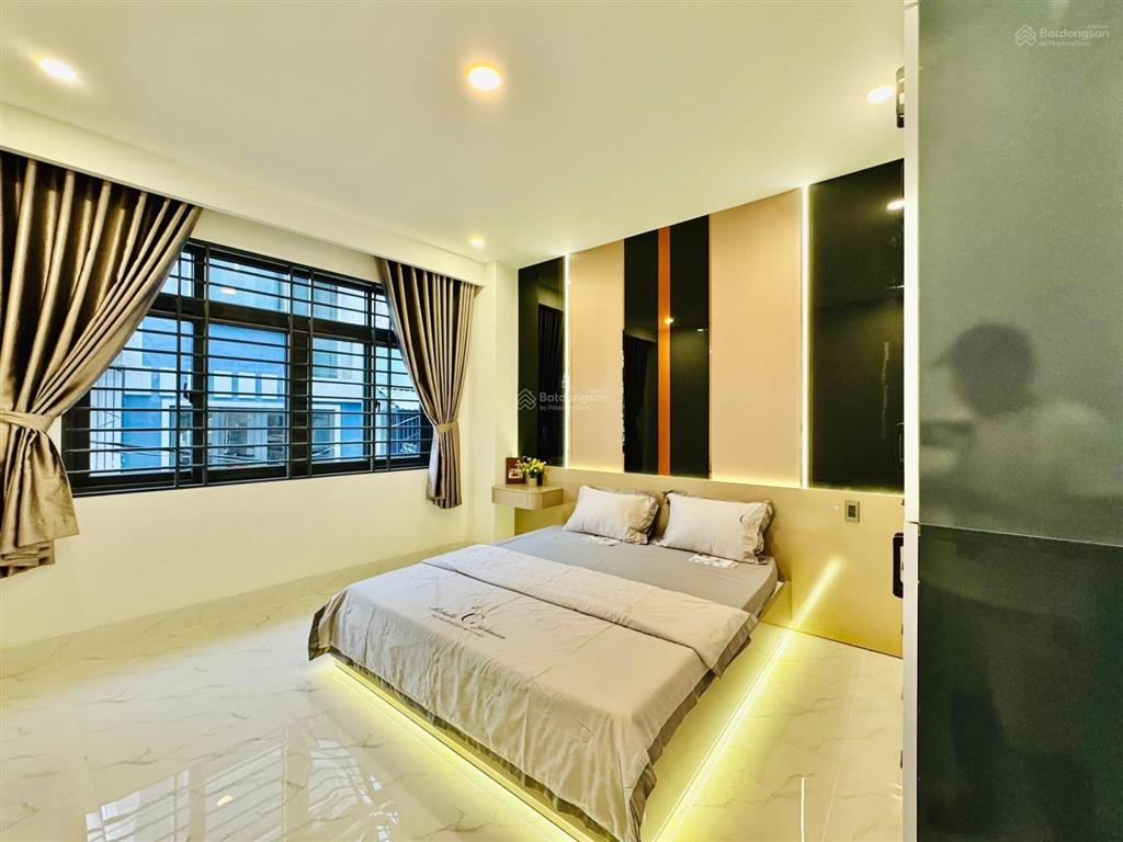 Nhà đẹp khu vực q10, đường cao thắng, p12, dt 72m2, giá 3tỷ780tr,cho thuê 27tr/tháng,sổ hồng riêng.
