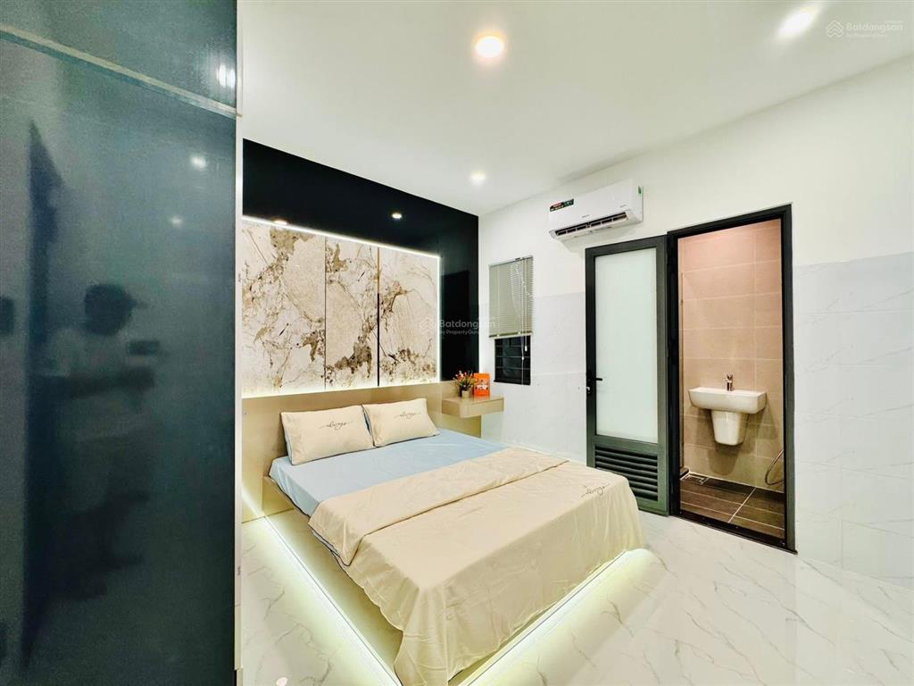 Nhà đẹp khu vực q10, đường cao thắng, p12, dt 72m2, giá 3tỷ780tr,cho thuê 27tr/tháng,sổ hồng riêng.
