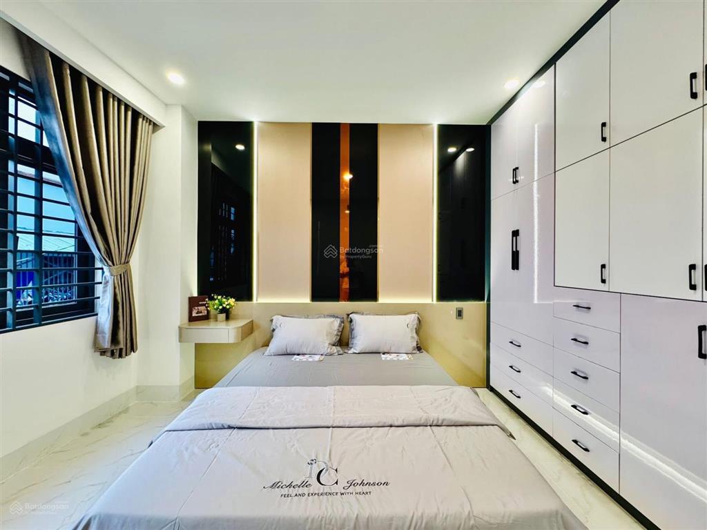 Nhà đẹp khu vực q10, đường cao thắng, p12, dt 72m2, giá 3tỷ780tr,cho thuê 27tr/tháng,sổ hồng riêng.