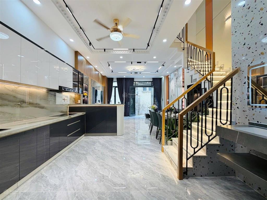 Giá mềm hơn thị trường đ nguyễn trãi, p2,q5, dt 60,5m2, giá 2tỷ900tr, cho thuê 25tr/tháng, sổ riêng
