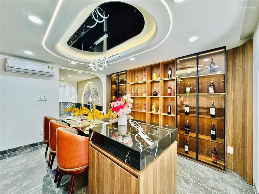 Nhà đẹp giá tốt, đ trần bình trọng, p1, q5, dt 60m2, giá 3tỷ700tr, cho thuê 25tr/tháng, sổ riêng.