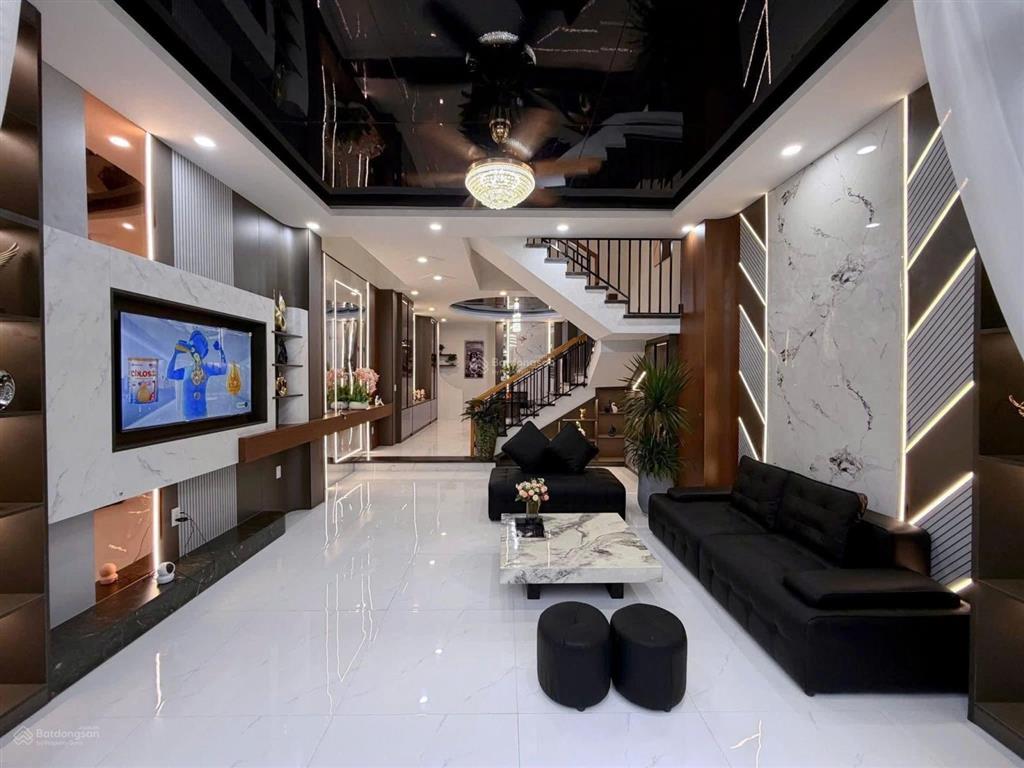 Bán nhà khu vực lê hồng phong, p3, q5, dt 80m2, giá 3tỷ800tr, cho thuê 27tr/tháng, sổ hồng riêng.