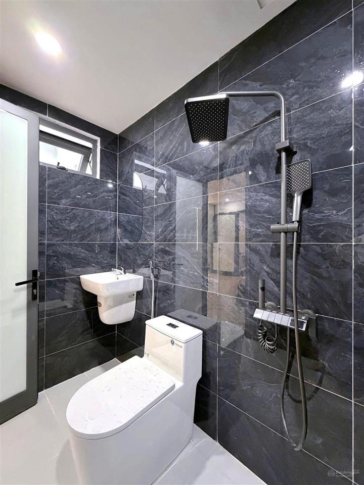Bán nhà khu vực lê hồng phong, p3, q5, dt 80m2, giá 3tỷ800tr, cho thuê 27tr/tháng, sổ hồng riêng.