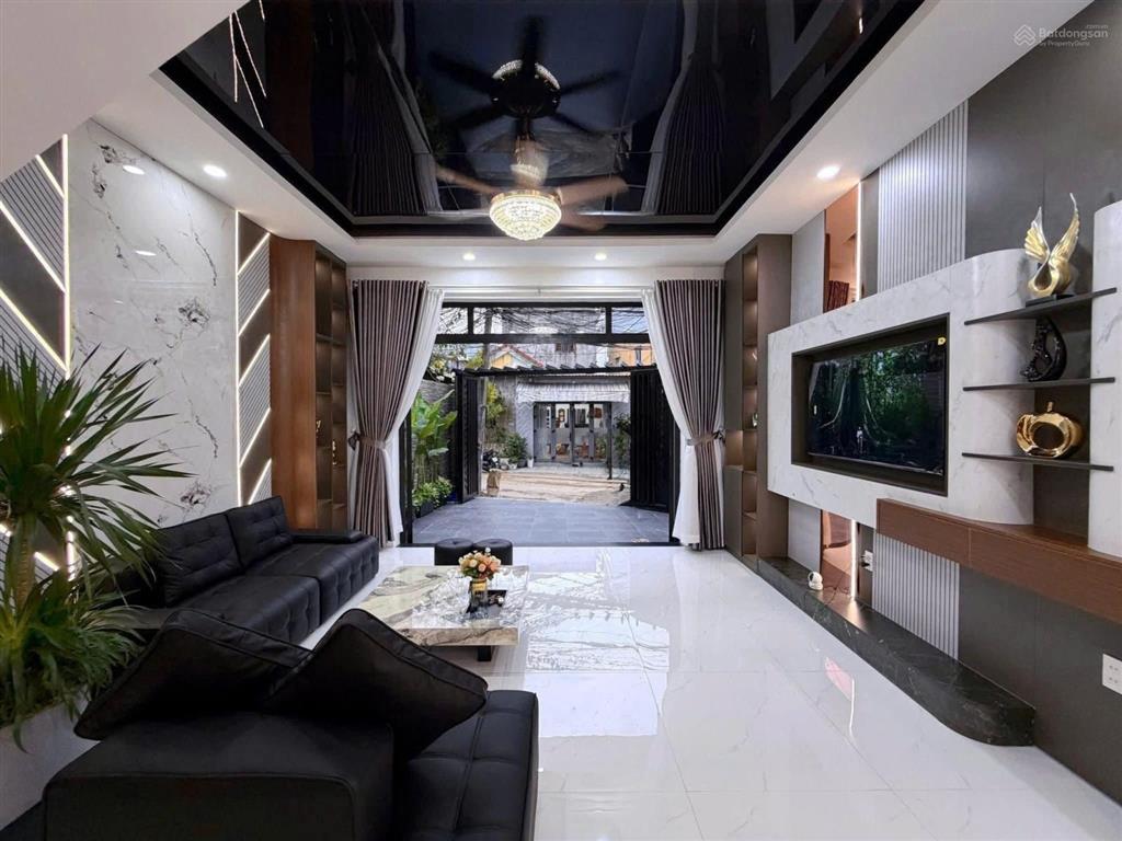 Bán nhà khu vực lê hồng phong, p3, q5, dt 80m2, giá 3tỷ800tr, cho thuê 27tr/tháng, sổ hồng riêng.