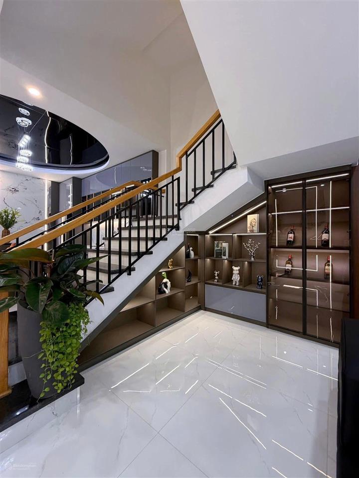 Bán nhà khu vực lê hồng phong, p3, q5, dt 80m2, giá 3tỷ800tr, cho thuê 27tr/tháng, sổ hồng riêng.