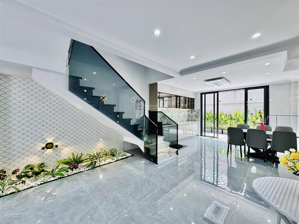 Cơ hội đầu tư nhà ngộp, đường hòa hưng, p12, q10, dt 80m2, giá 3tỷ900tr, cho thuê 28tr, sổ riêng