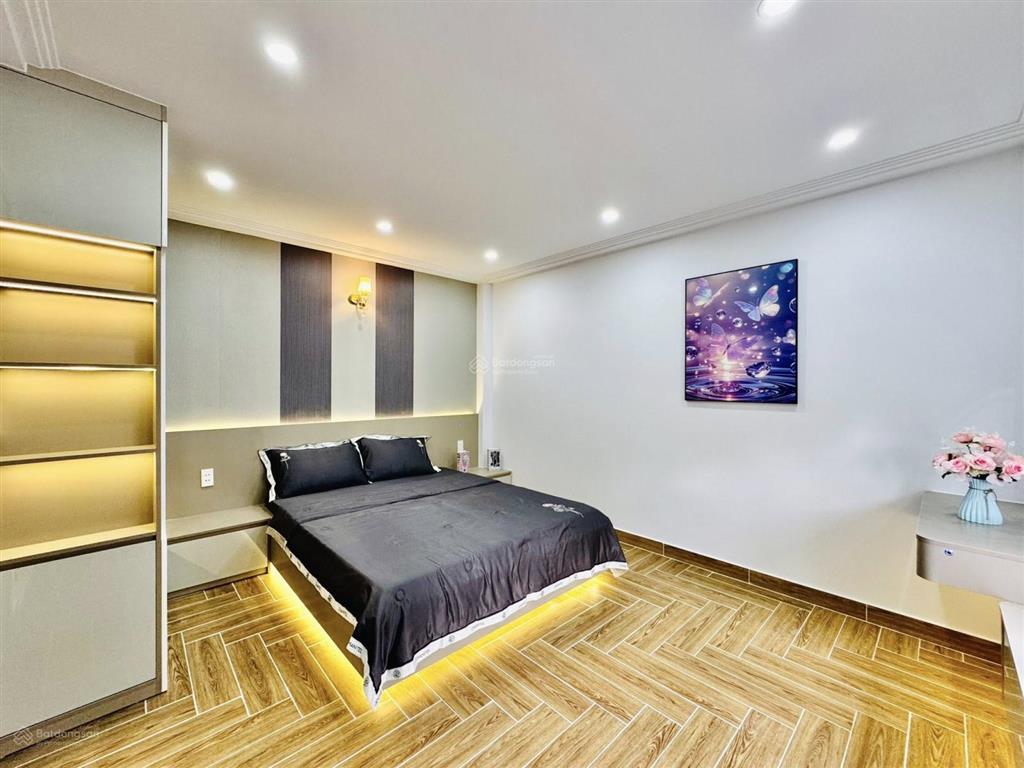 Cơ hội đầu tư nhà ngộp, đường hòa hưng, p12, q10, dt 80m2, giá 3tỷ900tr, cho thuê 28tr, sổ riêng