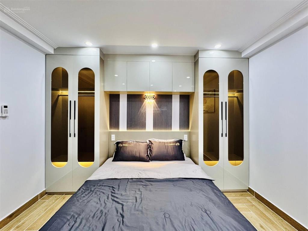 Cơ hội đầu tư nhà ngộp, đường hòa hưng, p12, q10, dt 80m2, giá 3tỷ900tr, cho thuê 28tr, sổ riêng