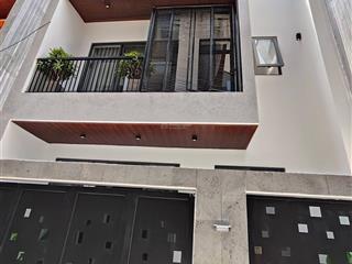 Nhà 3 tầng đúc khu vực trần cao vân, p6, q3, dt 72m2, giá 4tỷ830tr, cho thuê 26tr, sổ riêng