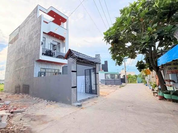 Chủ bán gấp đ. võ thị sáu, p. tân khánh, tp tân uyên,bình dương,dt 85m2,giá 3ty250tr thuê 26tr, shr