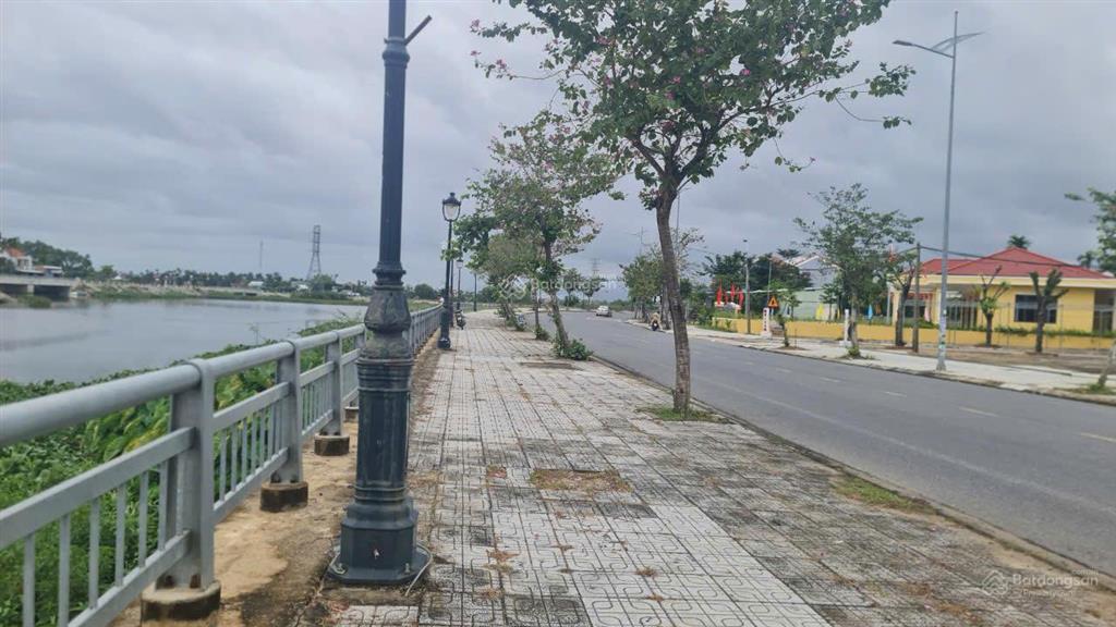 Bán đất tại hùng vương, 65 triệu / m2, 892 m2 với mặt tiền 10m, pháp lý đầy đủ