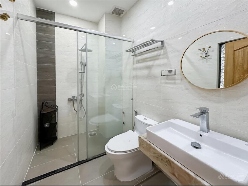 Cho thuê căn hộ studio ban công, tách bếp, full nt ngay trung tâm quận 8, tiện di chuyển quận 1, 4