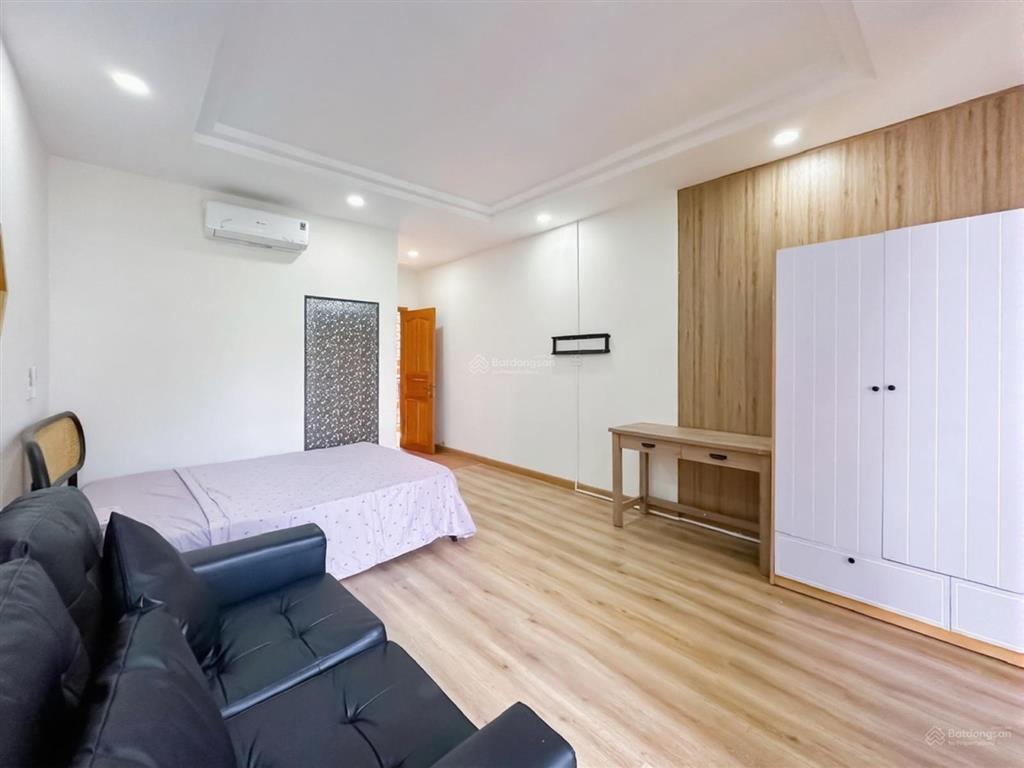 Cho thuê căn hộ studio ban công, tách bếp, full nt ngay trung tâm quận 8, tiện di chuyển quận 1, 4