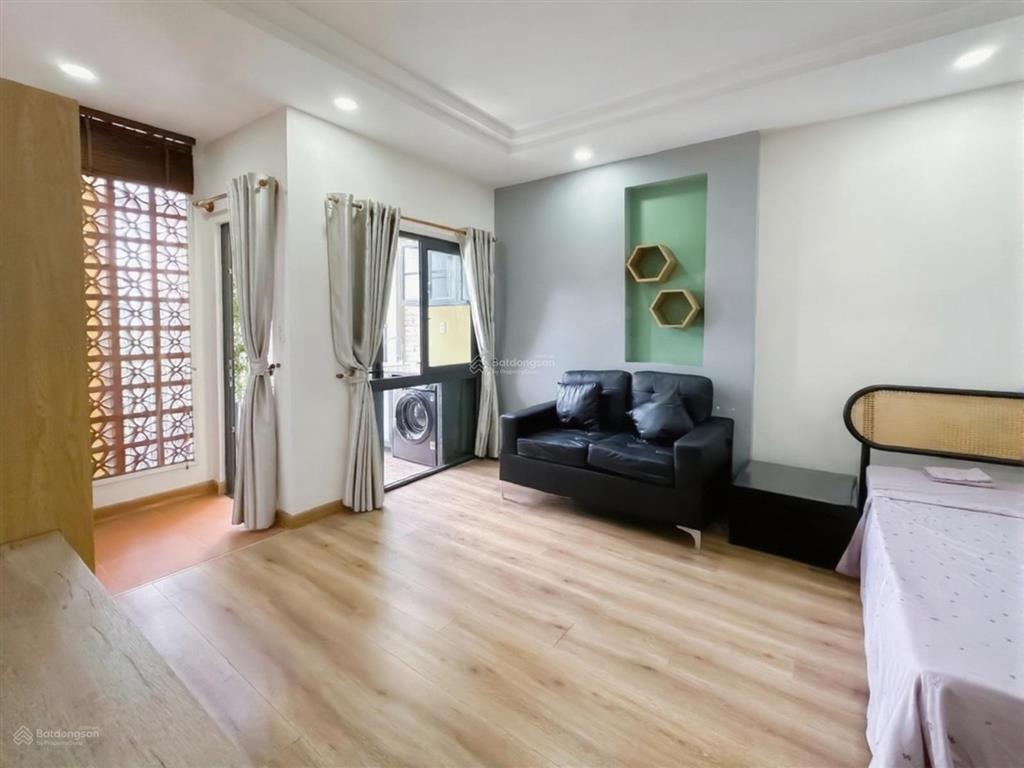 Cho thuê căn hộ studio ban công, tách bếp, full nt ngay trung tâm quận 8, tiện di chuyển quận 1, 4