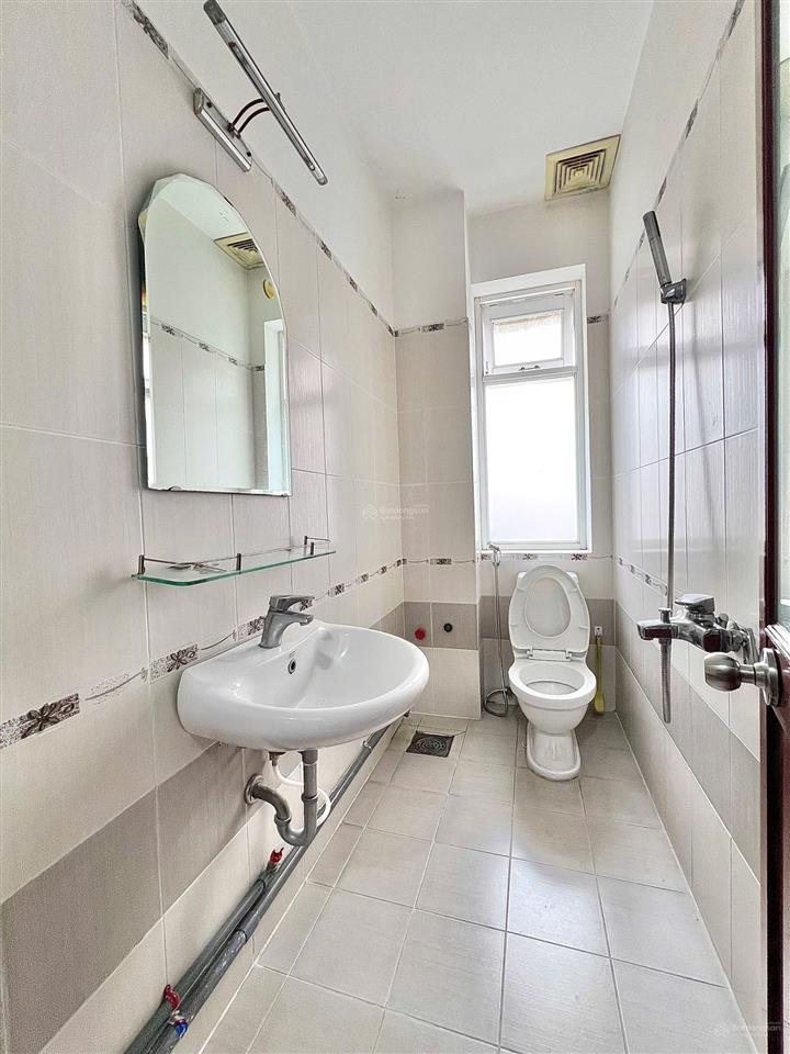 Cho thuê căn hộ studio rộng 60m2 ngay trung tâm full nt , tiện di chuyển quận 1,4