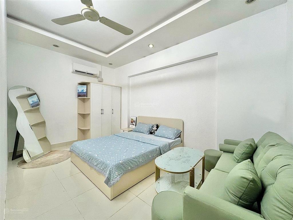 Cho thuê căn hộ studio rộng 60m2 ngay trung tâm full nt , tiện di chuyển quận 1,4