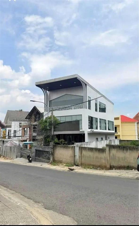 Cho thuê nhà 3 phòng Yersin, phường 9, Đà Lạt 65 triệu/tháng