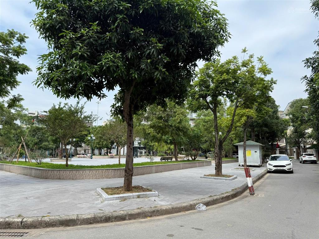 Bán biệt thự vip có 102 kđt nhà ở quốc hội, trung văn, lô góc, dt 180m2, 5 tầng, mt 25m