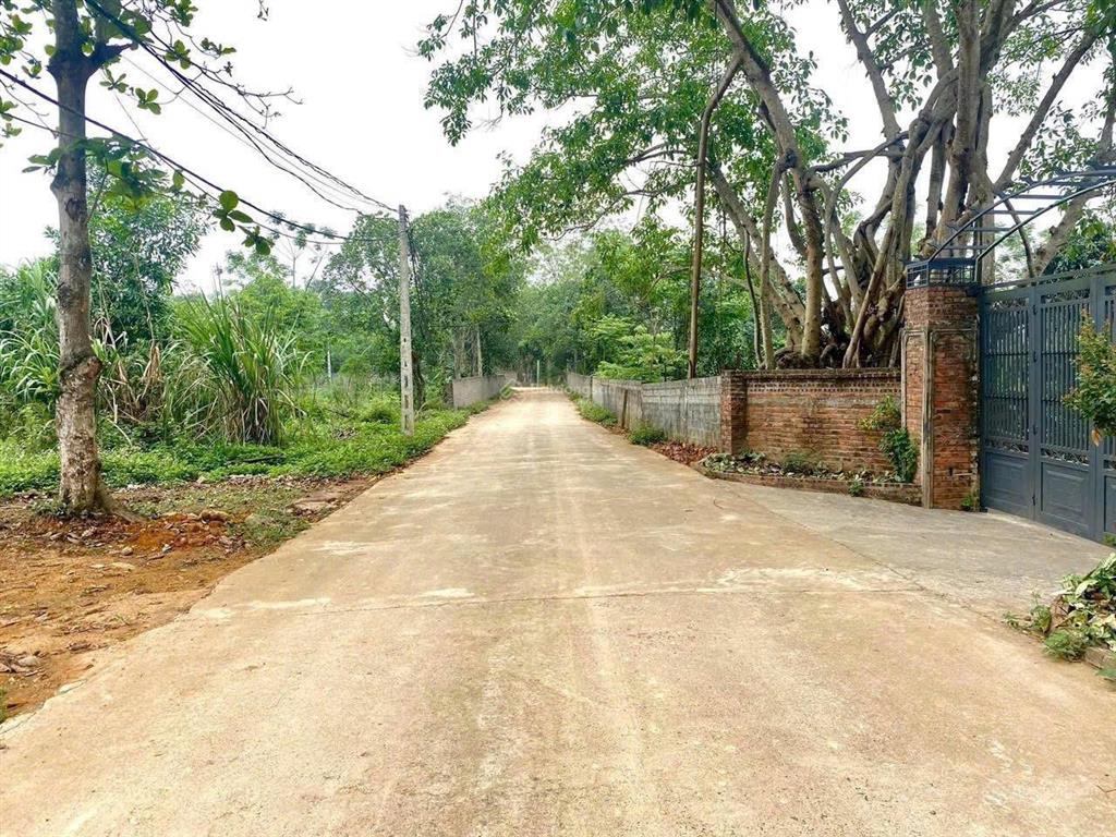 Nghỉ dưỡng giá rẻ 1051m ngay trung tâm hoà lạc gần ql21 gần trường quốc tế đất vuông te