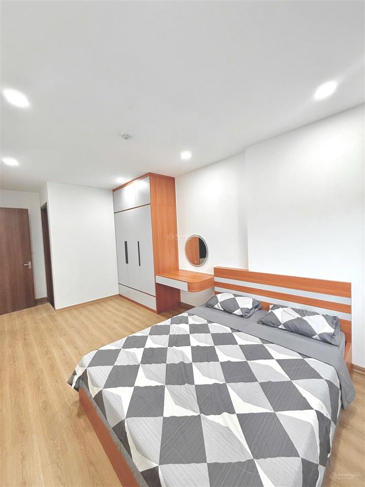 Chính chủ cho thuê căn hộ yên bình complex cạnh sam sung 73m2 2pn+ 2wc full đồ 9tr tháng