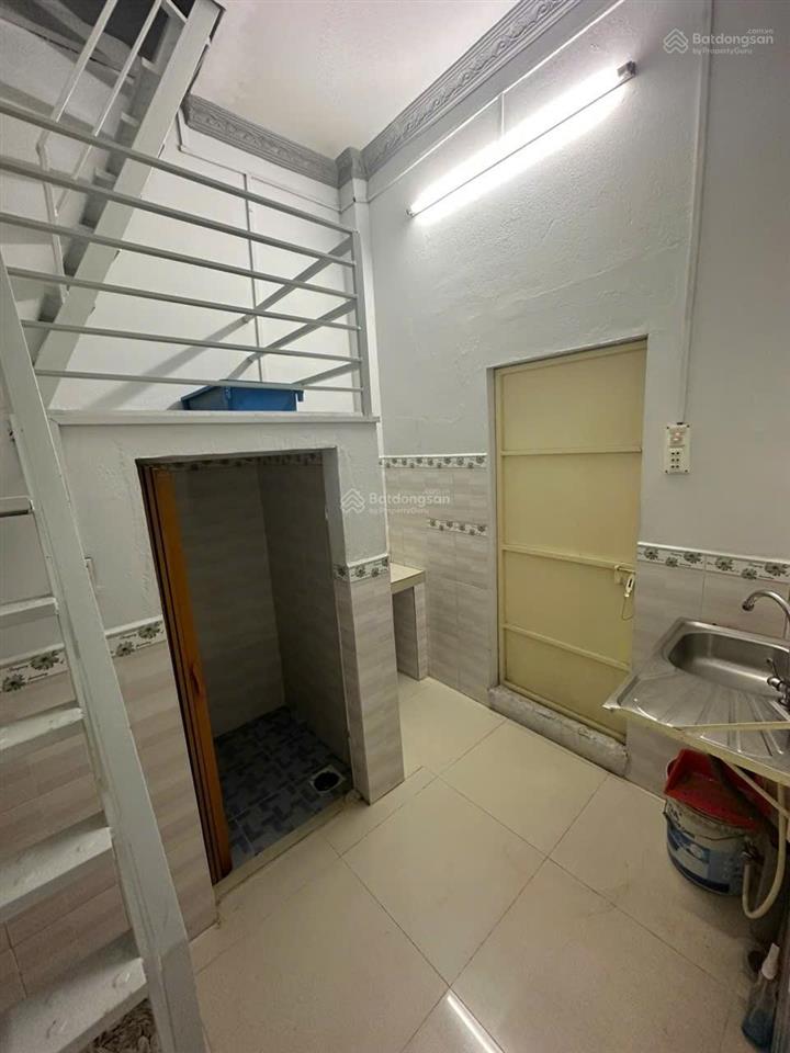 Nhà mặt tiền kênh hồng bàng quận 6