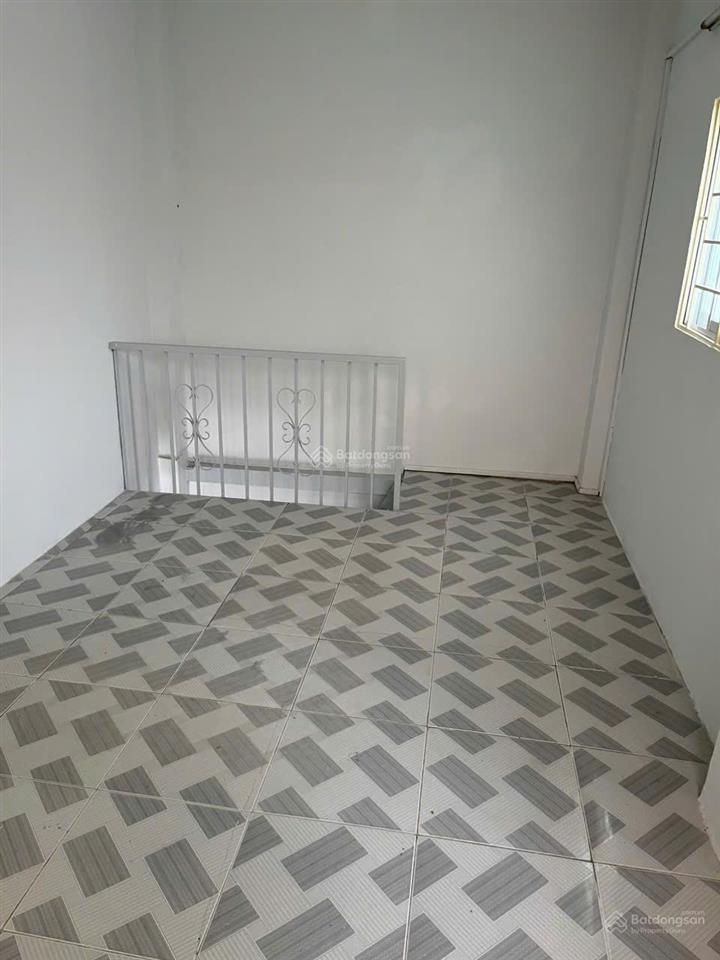 Nhà mặt tiền kênh hồng bàng quận 6