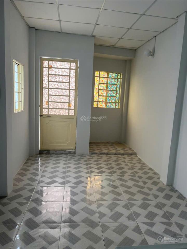 Nhà mặt tiền kênh hồng bàng quận 6