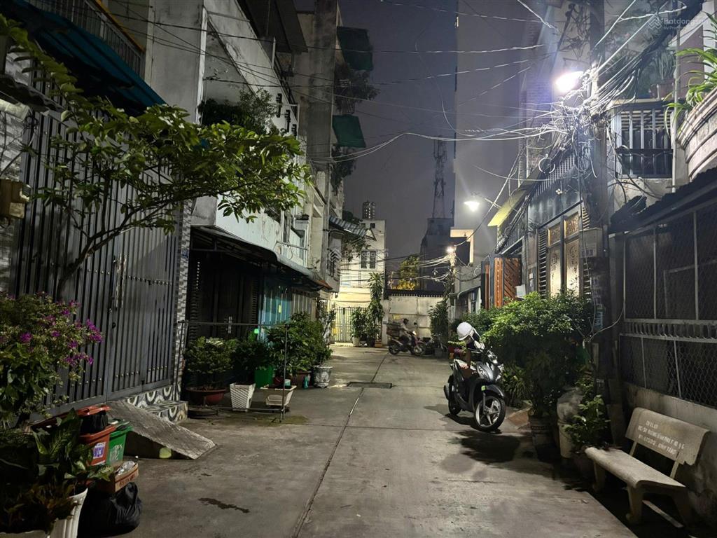 Nhà đường ô tô tỉnh lộ 10, sát chợ cây da sà bình tân