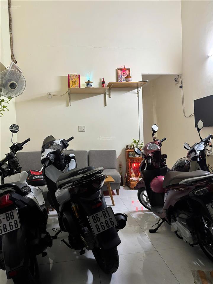 Nhà đường ô tô tỉnh lộ 10, sát chợ cây da sà bình tân