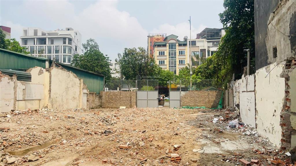 Bán đất mặt phố nguyễn văn huyên cầu giấy 173/300m mt13m vỉa hè 95 tỷ nguyễn văn huyên.