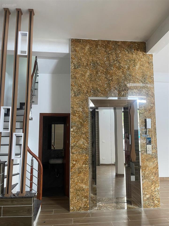 Gia đình cần tìm khách thuê làm văn phòng  liền kề mới 120m kđt văn phú, lô góc, ngã 5 đẹp