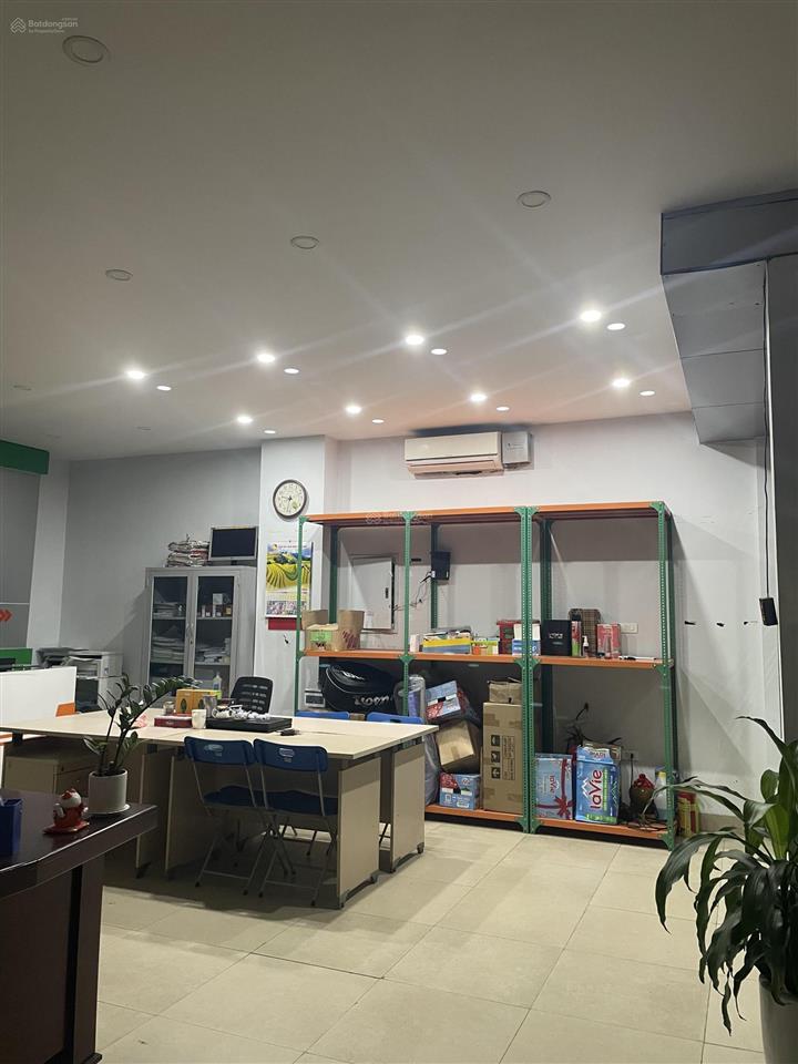 Cho thuê tầng 1 làm văn phòng/ kinh doanh dịch vụ sạch sẽ, văn minh, vào ngay tháng 6/2026