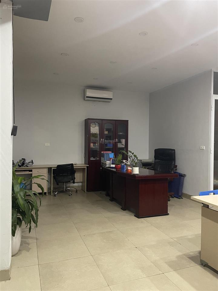 Cho thuê tầng 1 làm văn phòng/ kinh doanh dịch vụ sạch sẽ, văn minh, vào ngay tháng 6/2026