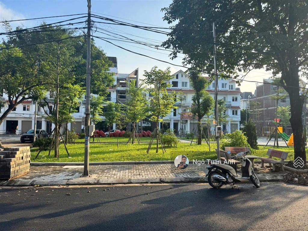 Bán căn liền kề giá tốt, 75m giá chỉ hơn 12 tỷ.
