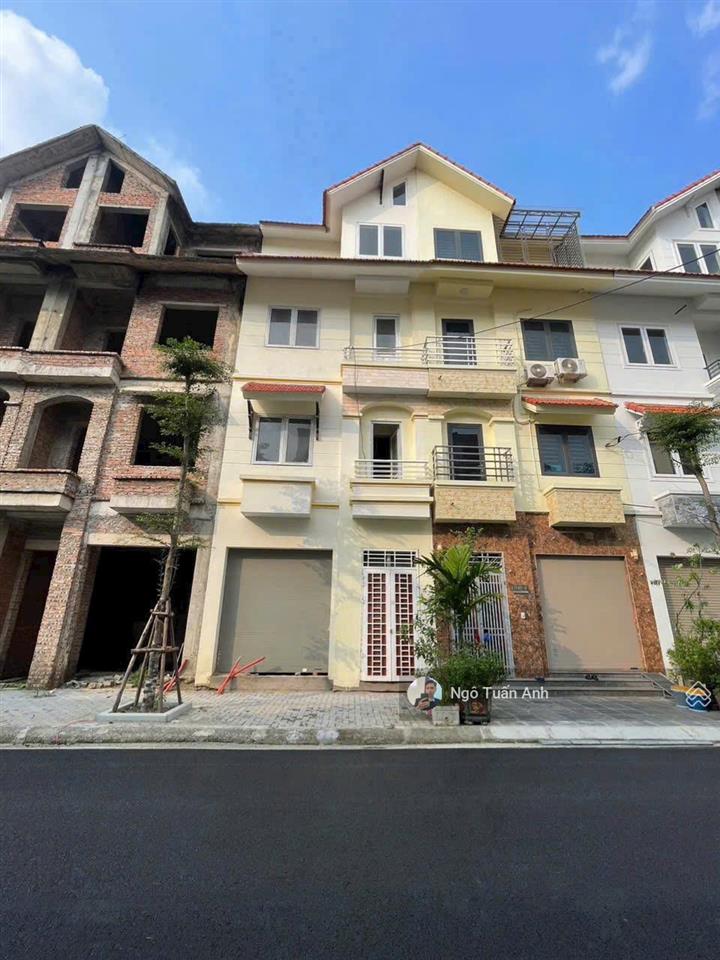 Bán căn liền kề giá tốt, 75m giá chỉ hơn 12 tỷ.